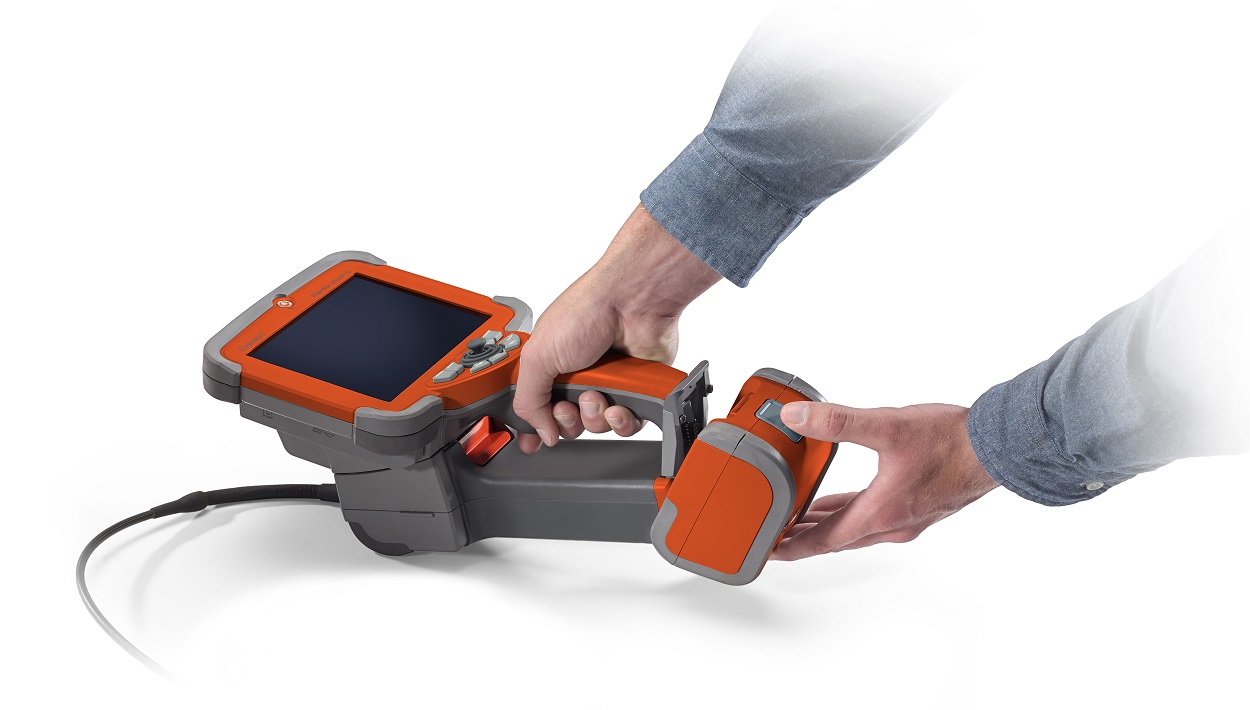 按照接口正確安裝鏡頭、電池等部件